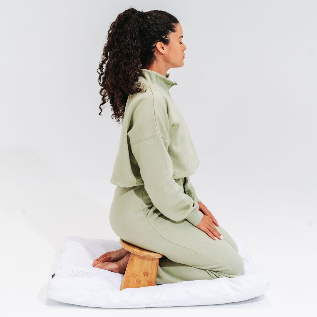 Model-White-1.jpg?v=1679297010